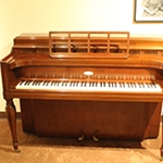 STEINWAY  40" EA Maple Vertical