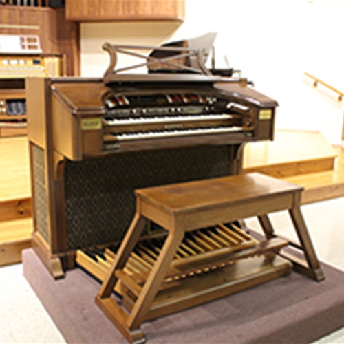 Robert M. Sides Family Music Center - Baldwin 214DR Organ